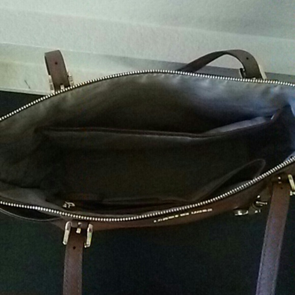 Michael Kors JetSet Bag - Picture 2 of 3